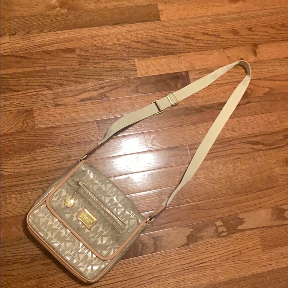 Over the shoulder Bag!!